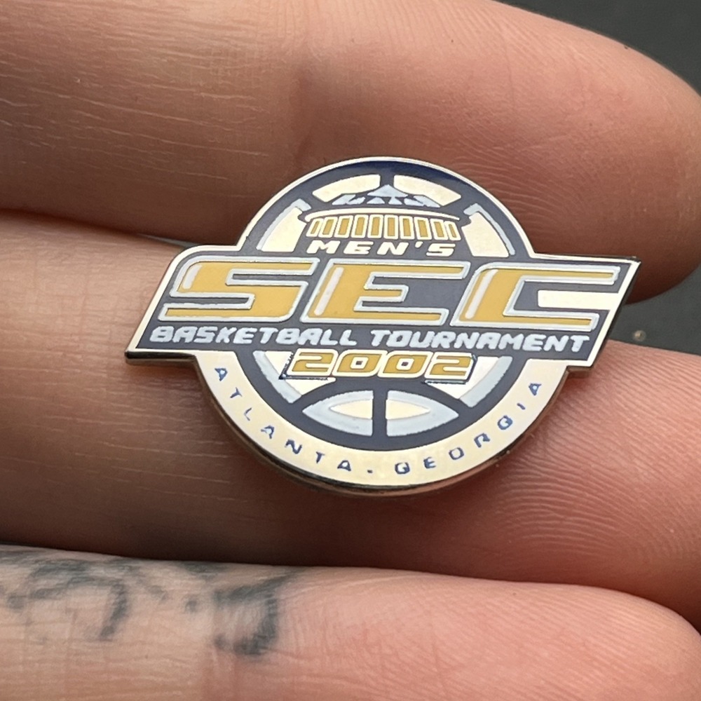 2002 SEC Men's Basketball Tournament Atlanta Georgia Lapel Hat Pin